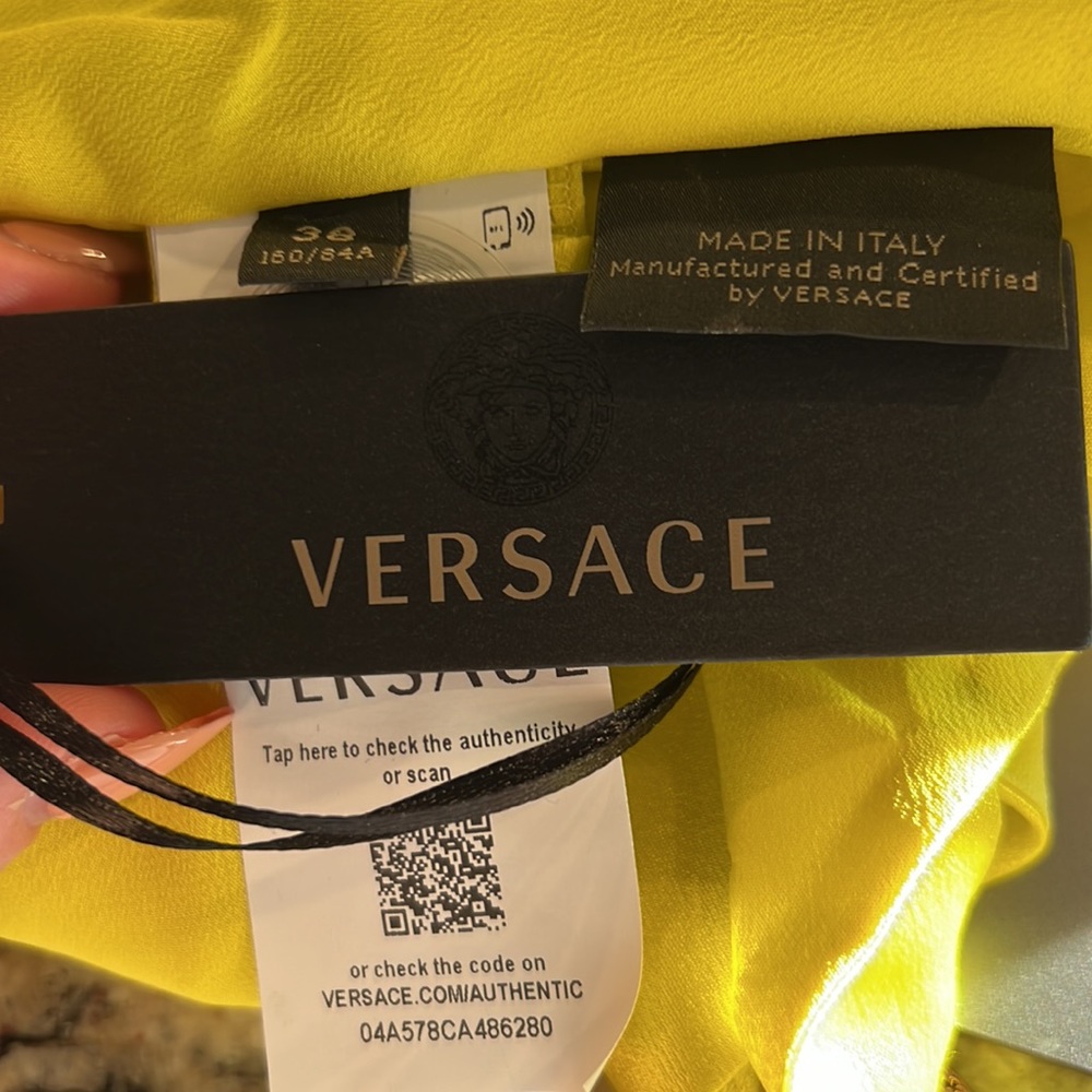 NWT: Versace Medusa cowl neck vest. Sz: 38 - Picture 9 of 10